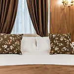 Bed & Breakfast La Bella Trevi 4*